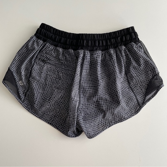 Lululemon ATHLETICA Hotty Shorts 2.5” Black Navy 2 - Picture 5 of 7
